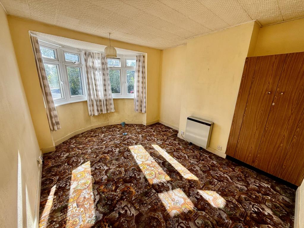 Lot: 172 - THREE-BEDROOM SEMI FOR IMPROVEMENT - Bedroom one
